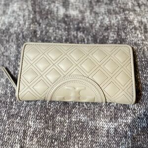 EUC Tory Burch Continental Zip Wallet